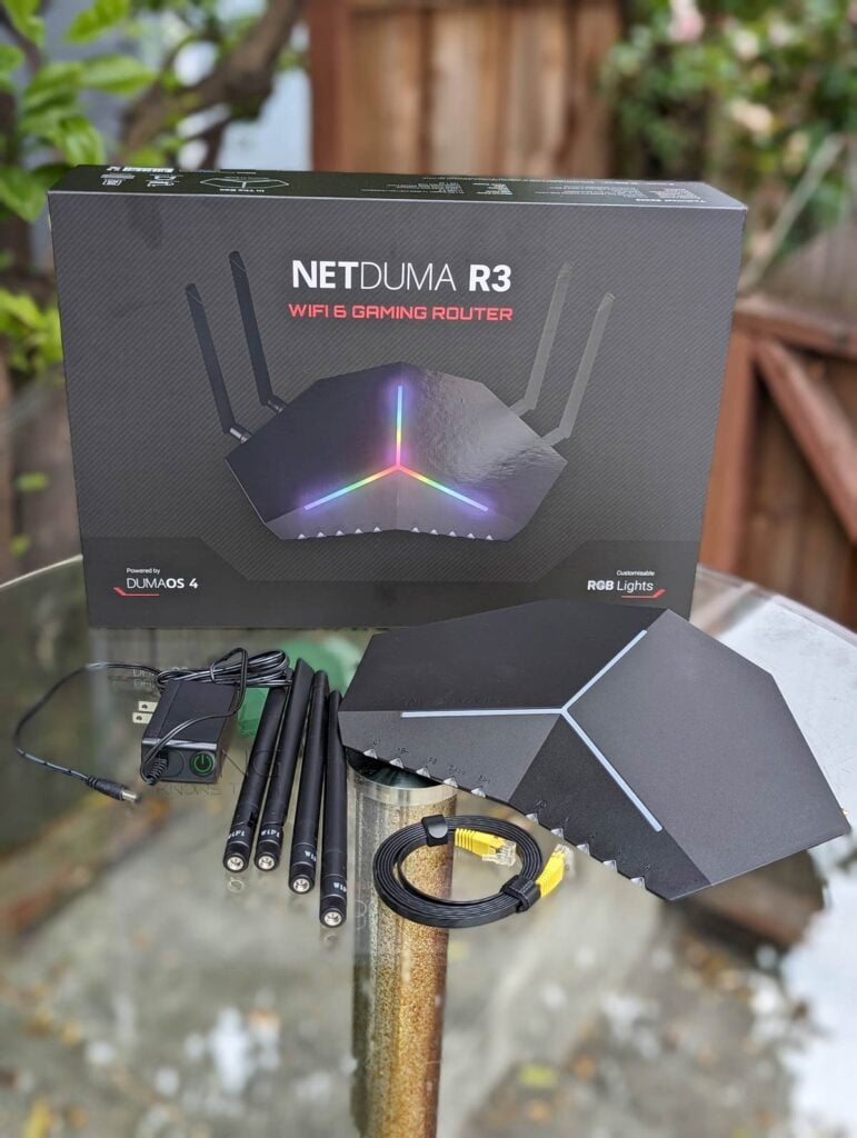 Netduma R3 has four detachable antennas