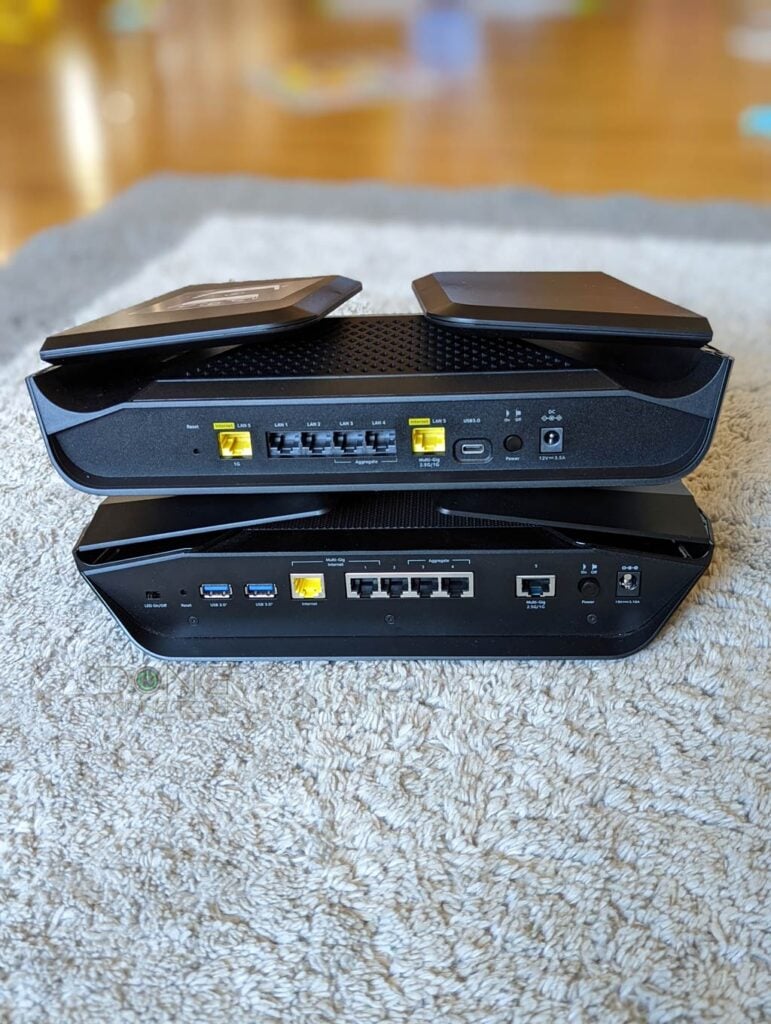 Netgear RAXE300 vs. RAXE500 1 2