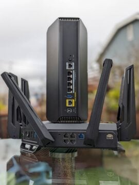 Netgear RS700S vs. Asus RT-BE96U Ports