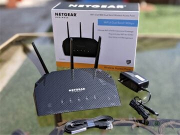 Netgear WAX204 Wi-Fi 6 AX1800 Dual Band Wireless Access Points box content