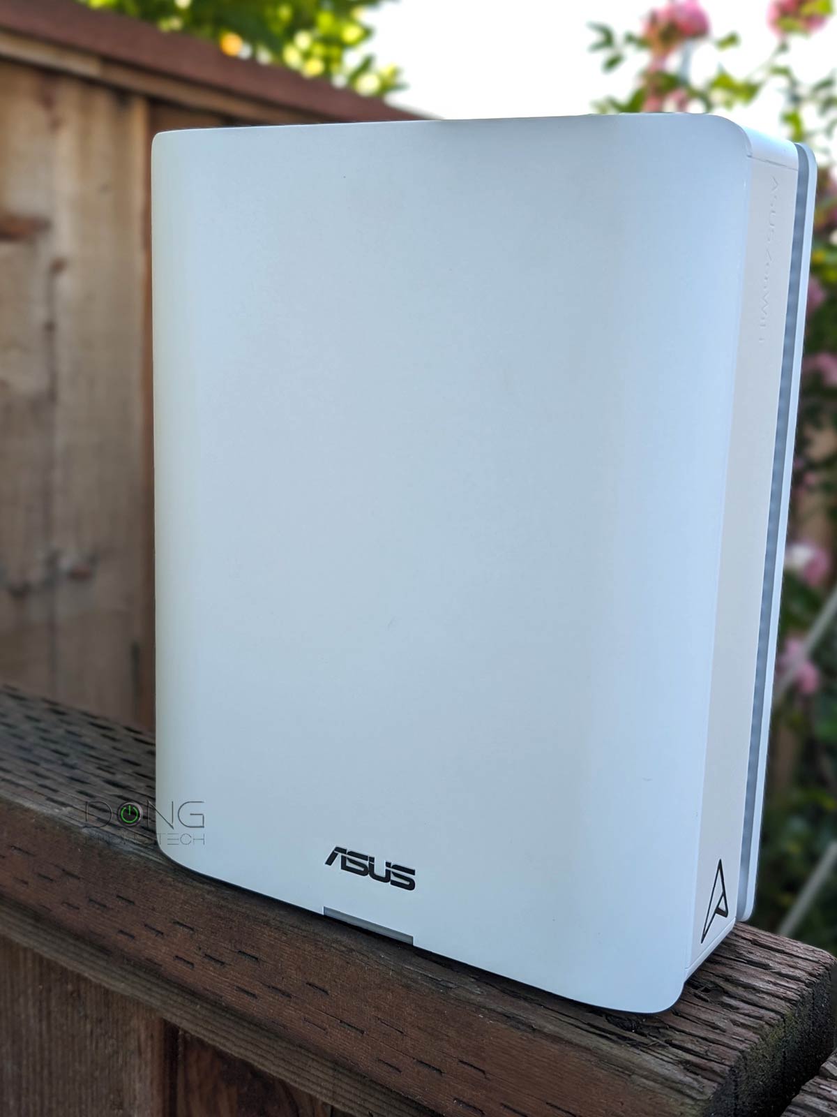 The front of the Asus ZenWiFi BQ16 Pro Wi-Fi 7 mesh router