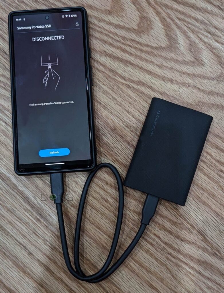 The Samsung T9 Portable SSD 4TB is plugged in an Android phone yet shown as disconnected by its security software