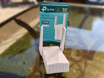 TP-Link RE715X Wi-Fi 6 Range Extender out of box