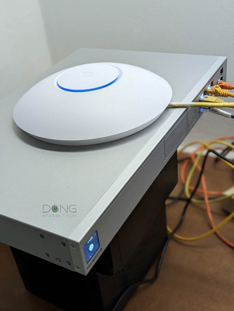 Ubiquiti UniFi Dream Machine Special Edition UDM-SE Hosting the U6 Enterprise Access Point