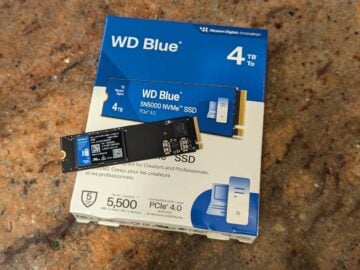 WD Blue SN5000 and retail box